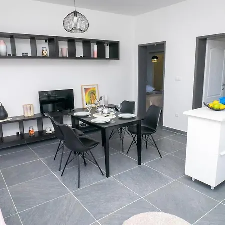 Apartman A2 S Vlastitim Bazenom Trogir